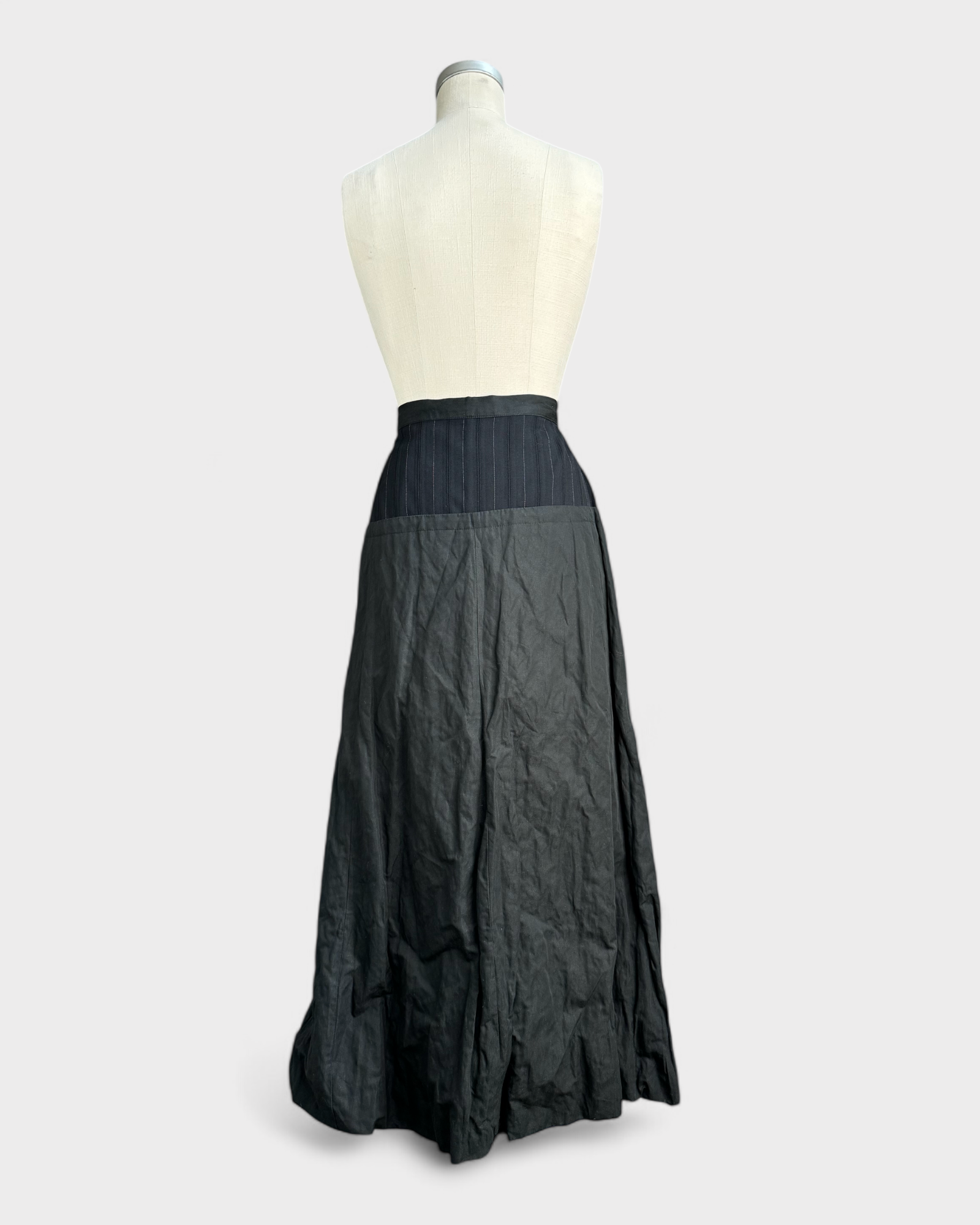 Jupe noire, Sarah Pacini , 2